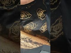 कपड़े, चमड़े, जूते, टोपी, स्कार्फ और अन्य कपड़ा उत्पादों के लिए आभूषण वितरण मशीन