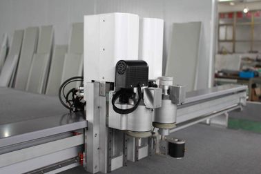 सोफा फैब्रिक के लिए अनुकूलित समग्र काटना मशीन नमूना कटर प्लाटर